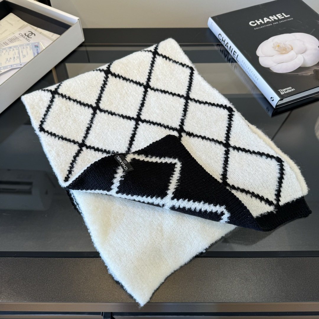 Chanel Black & White Diamond Knit Scarf
